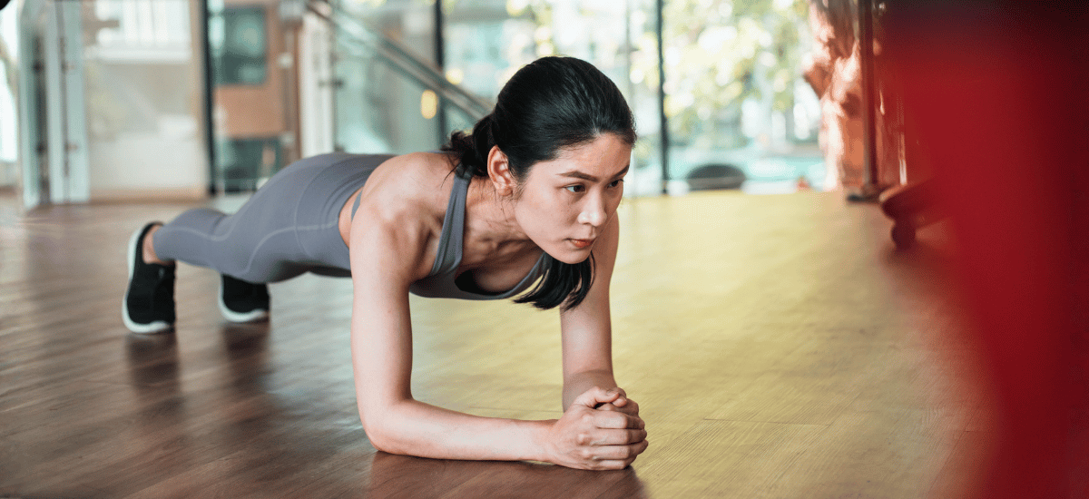 image 10 Manfaat Plank bagi Tubuh, Cara & Durasi yang Tepat