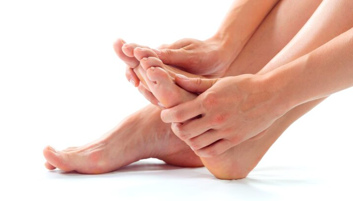 image 4 Cara Mengobati Telapak Kaki Sakit Saat Berjalan Dengan Perawatan Rumahan