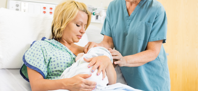 image 5 Cara Menyusui Bayi Baru Lahir dengan Benar dan Tetap Nyaman