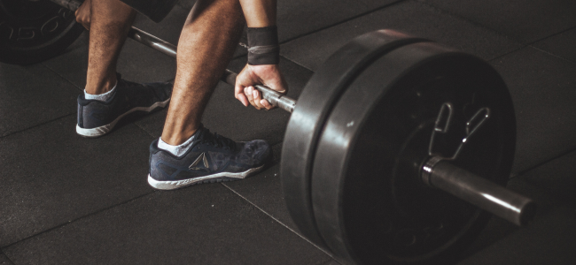 image 5 Manfaat Deadlift untuk Pria & Wanita, Bikin Tubuh Ideal!