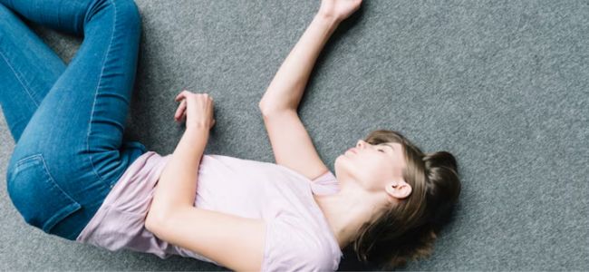 image Apa Efek Tidur di Lantai Keramik Tanpa Alas? Ini 7 Dampaknya Bagi Kesehatan