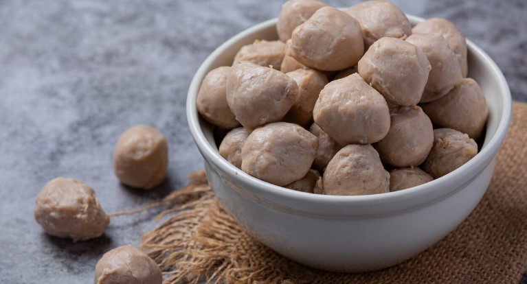 image Apa Resikonya Jika Terlalu Banyak Konsumsi Kalori Bakso? Simak Penjelasan Ini