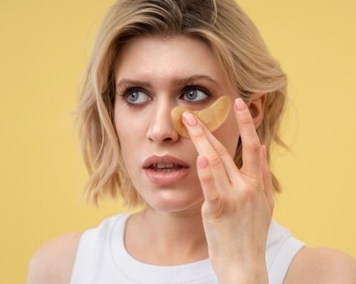 image Apakah Ada Cara Menghilangkan Kerutan di Bawah Mata Secara Alami?