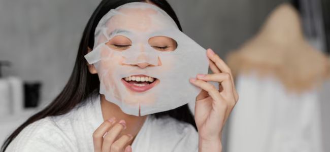 image Apakah Setelah Memakai Sheet Mask Harus Cuci Muka? Cek Faktanya!