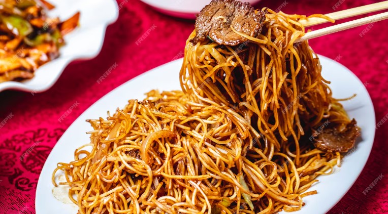 image Berapa Kalori Yang Terkandung Dalam Seporsi Mie Goreng?