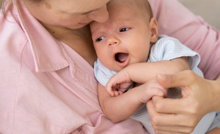 image Cara Mengatasi Cegukan Pada Bayi Dengan Aman dan Mudah