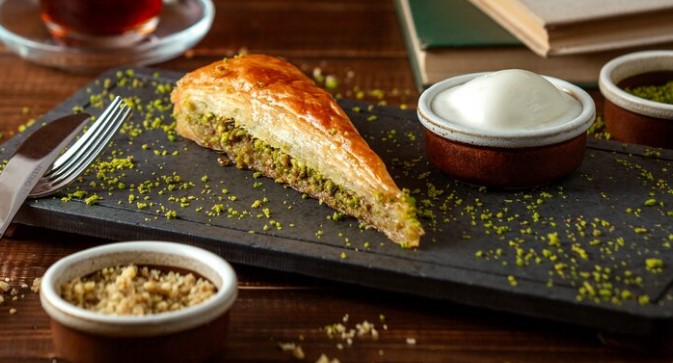 image Kenali Jumlah Kalori Martabak Manis dan Tips Aman Mengkonsumsinya di Malam Hari