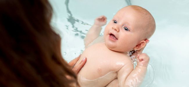 image Pedoman dan Cara Memandikan Bayi Baru Lahir yang Aman!
