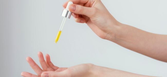 image Perbedaan Minyak Telon dan Kayu Putih, Mana yang Terbaik?