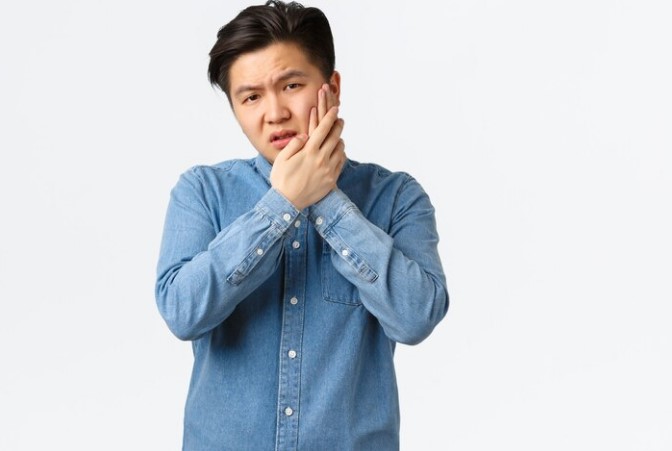 image Sering Alami Sakit Gigi Karena Berlubang, Coba Beberapa Cara Meredakan Sakit Gigi Berlubang Ini yang Terbukti Ampuh