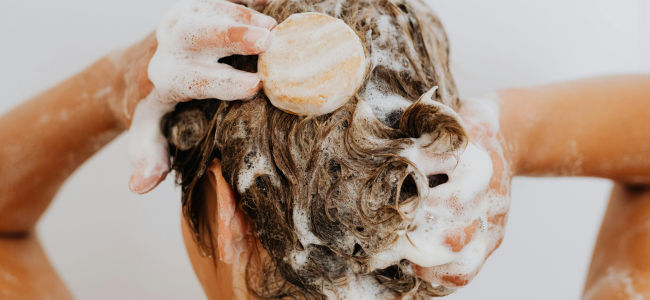 image Tips Merawat Rambut dan Rekomendasi Shampo untuk Kulit Kepala Berminyak