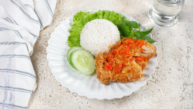 berapa kalori ayam geprek